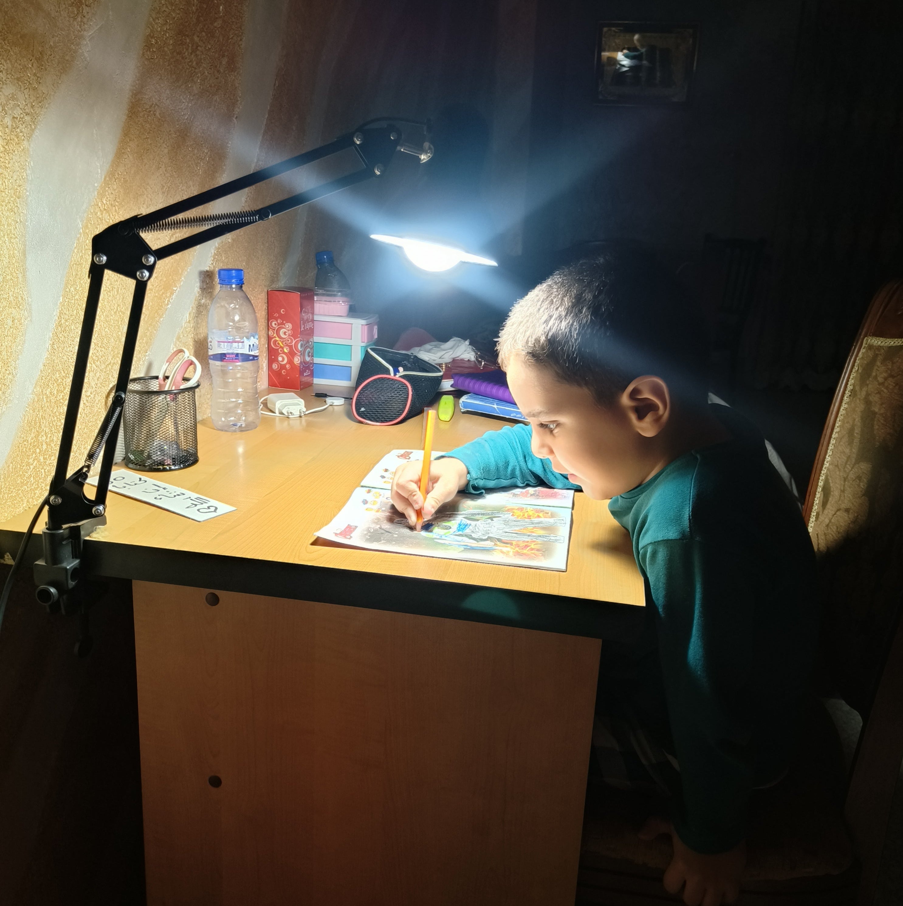 💡 مصباح مكتبي