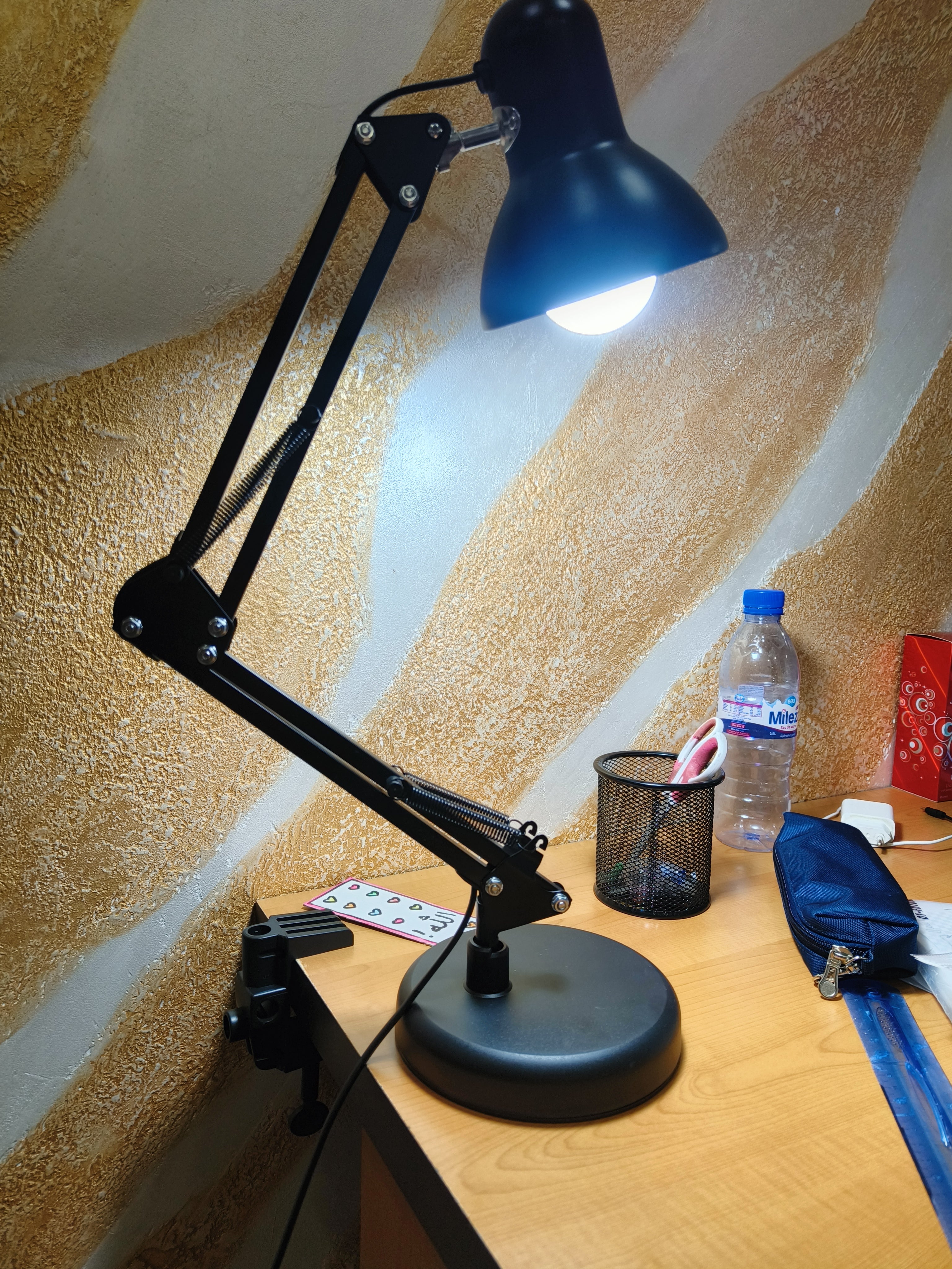 💡 مصباح مكتبي