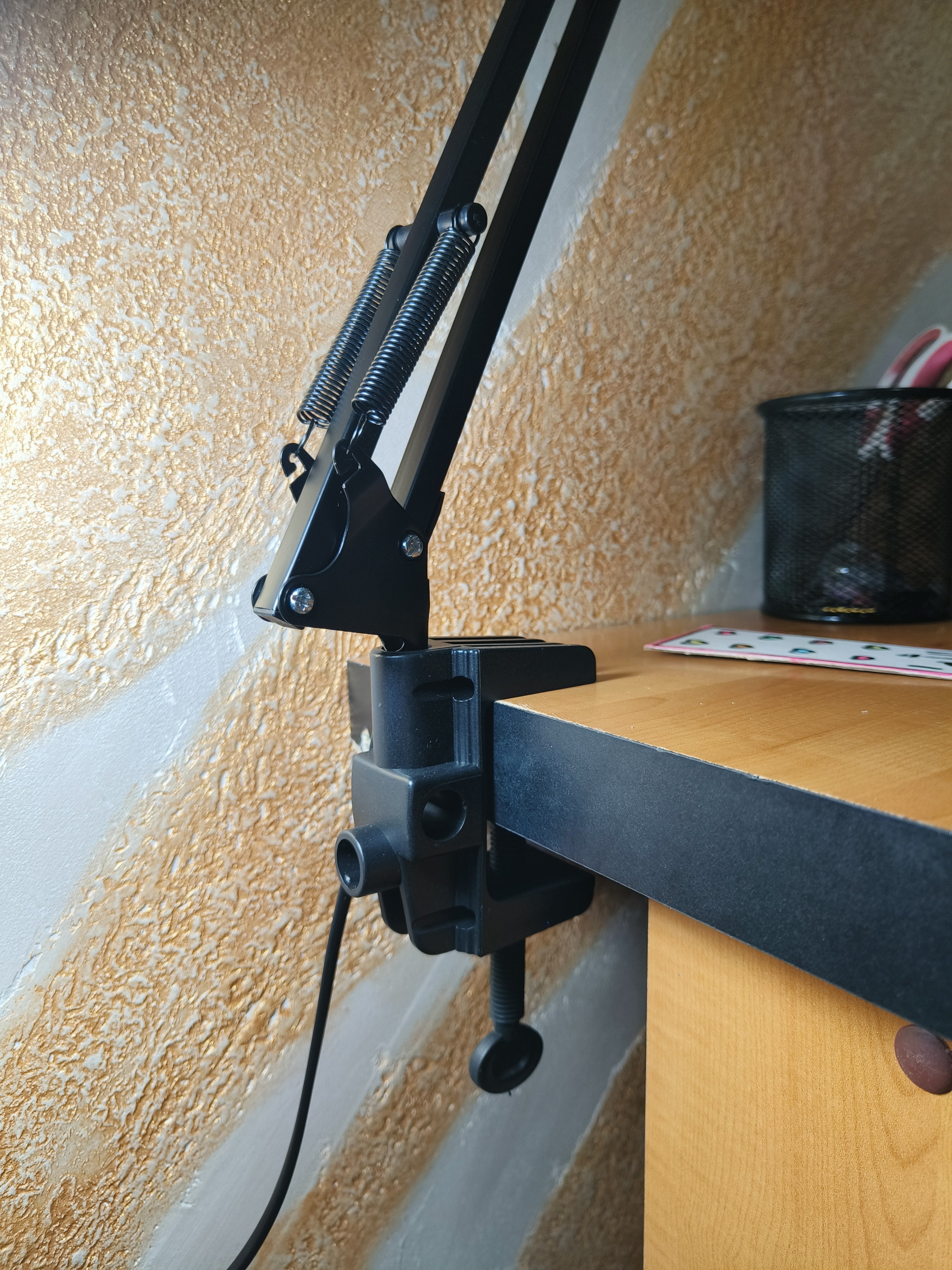 💡 مصباح مكتبي