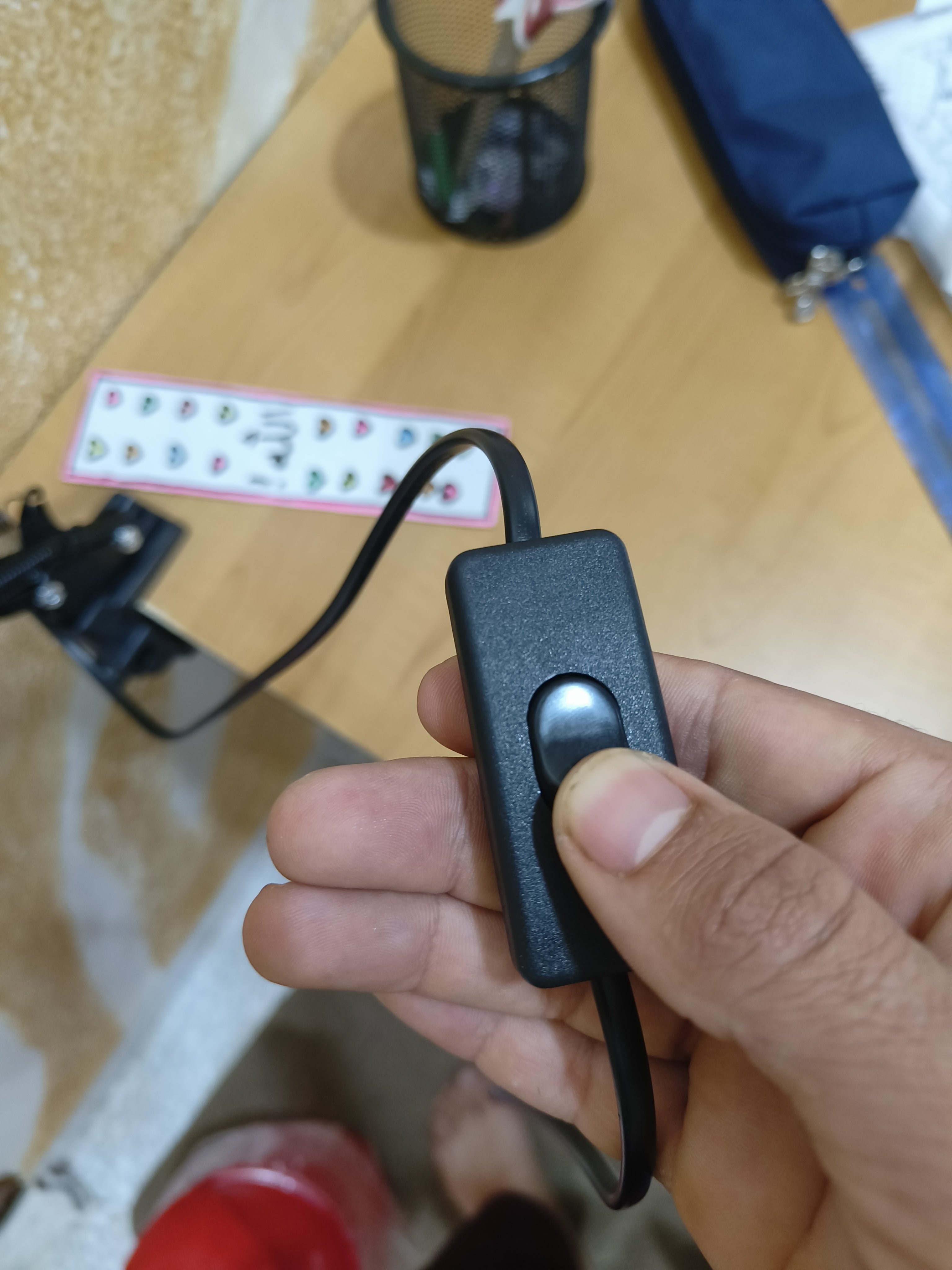 💡 مصباح مكتبي